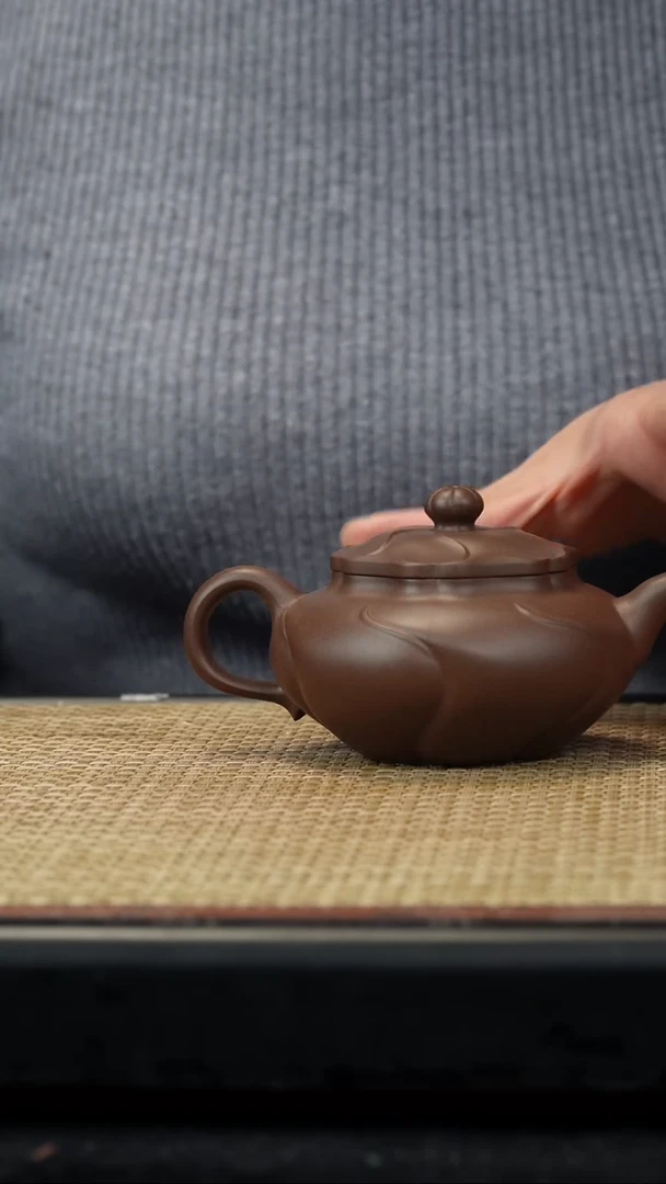 【闪购商品】紫砂茶壶黑星土风卷葵150c