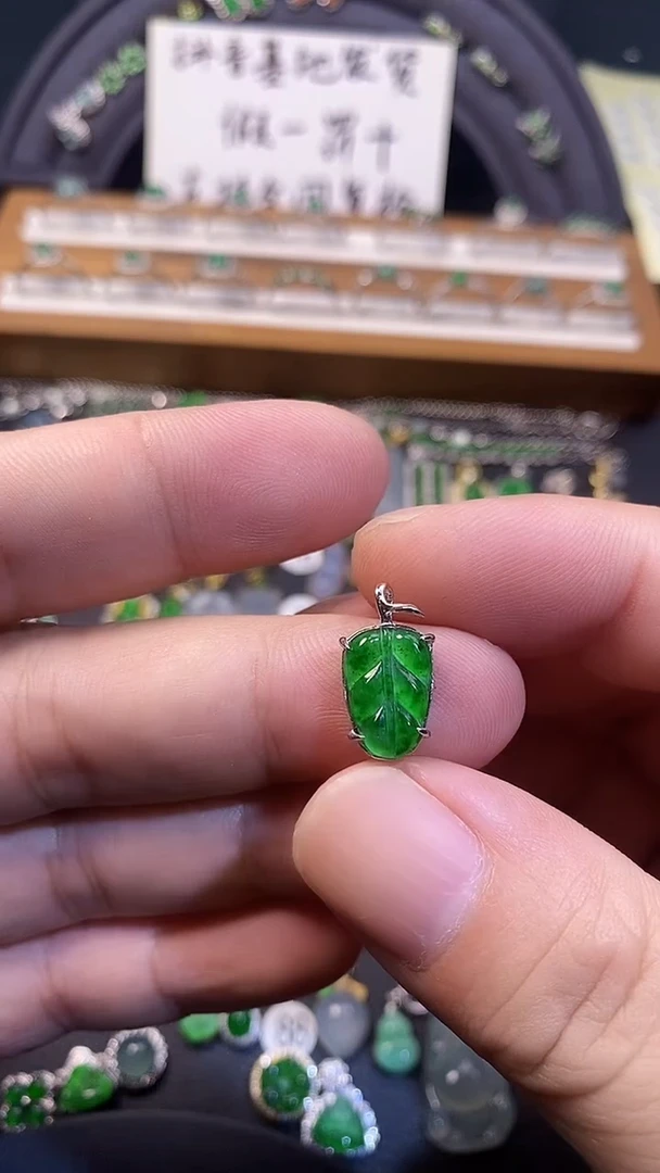 颈饰银S925镶嵌翡翠1