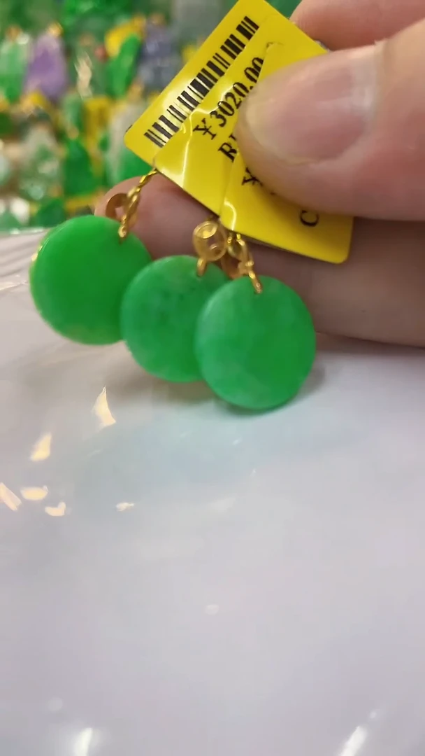 翡翠18K金镶嵌颈饰多样性发货其中一件