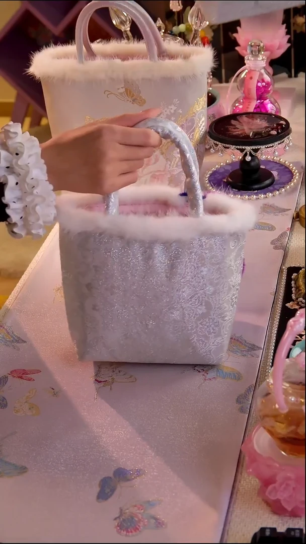 非遗西阵织 如图所示