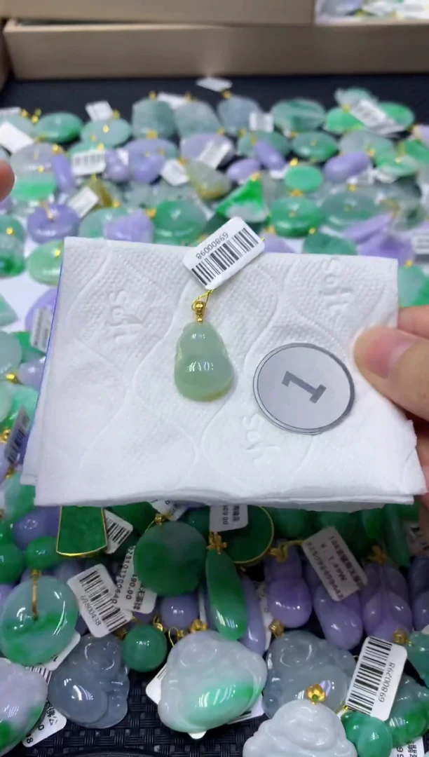 颈饰未镶嵌翡翠天然缅甸翡翠A货