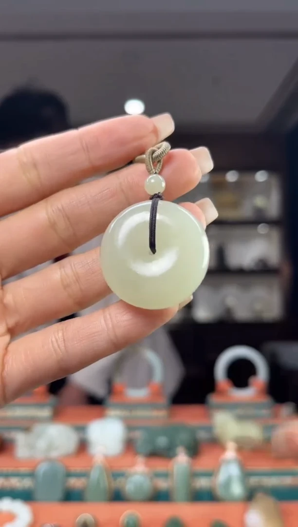 颈饰未镶嵌和田玉佩佩30mm左右