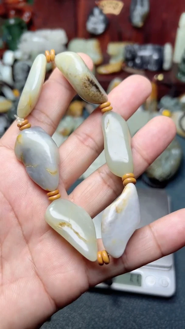 和田玉未镶嵌把件-