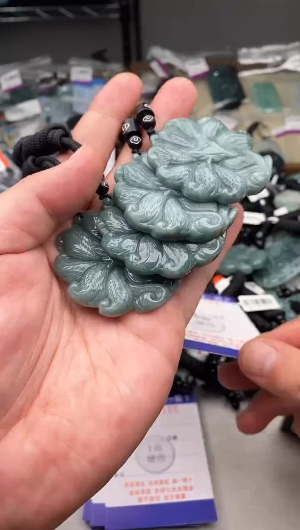 翡翠未镶嵌颈饰 多样性发其一