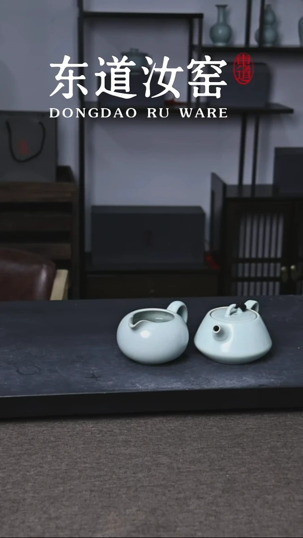 一个卧龙盖碗一个狗茶宠一个天乐壶组