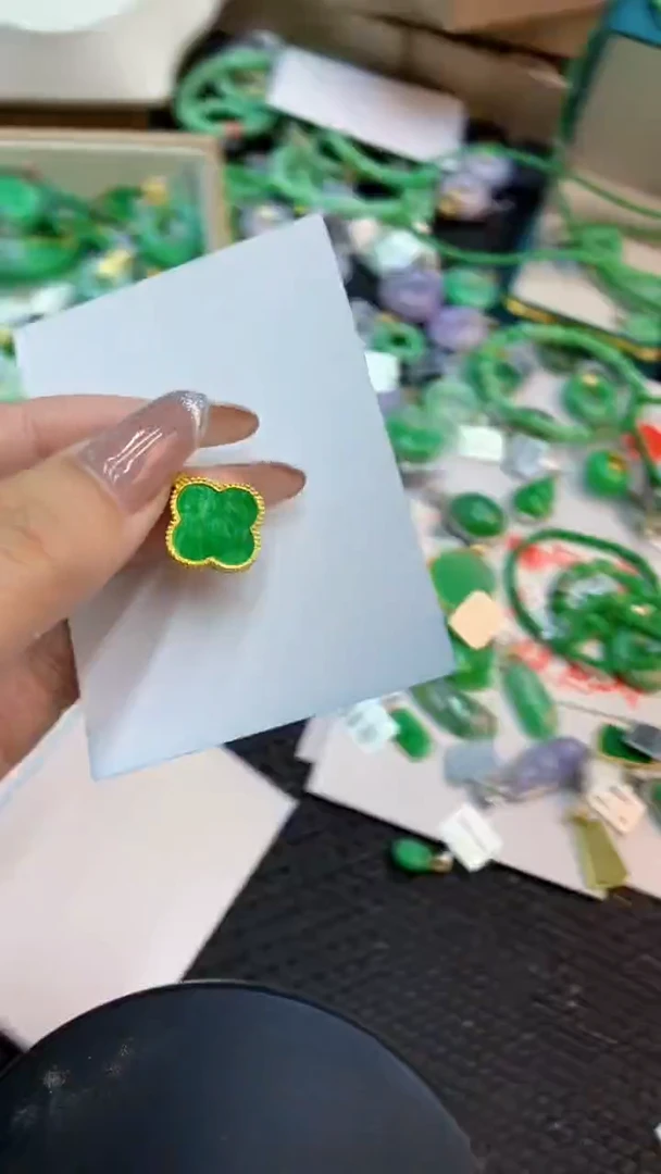 颈饰未镶嵌翡翠1