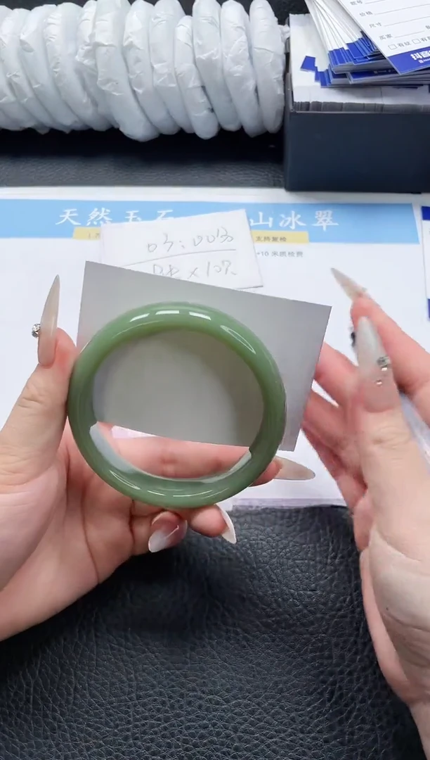 【闪购商品】石英质玉手镯未镶嵌226-63