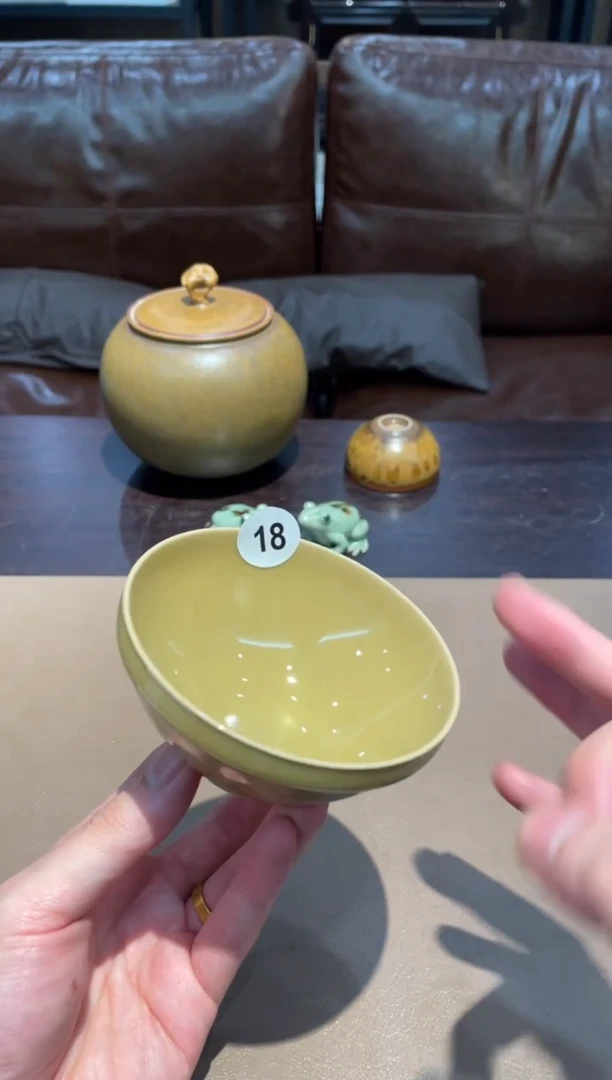 18窑承青瓷黄釉莲瓣杯