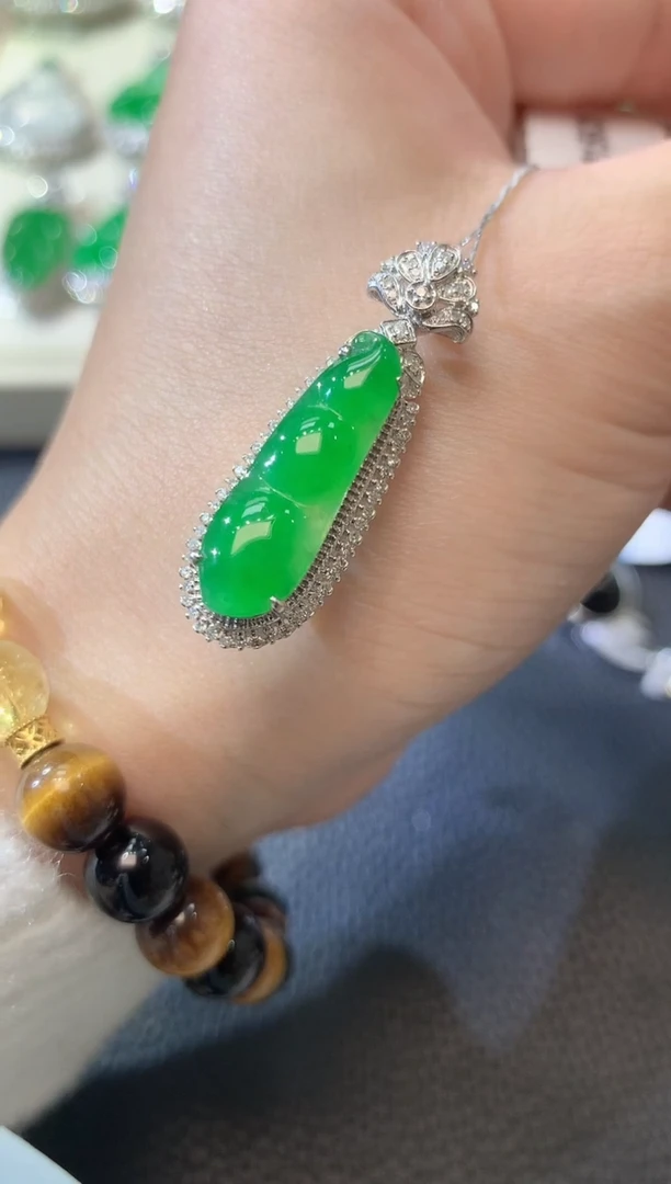 【闪购商品】翡翠吊坠(不含链)18K金镶嵌C18翡翠