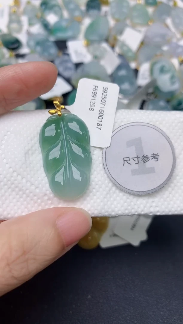 颈饰18K金镶嵌翡翠天然缅甸A货翡翠