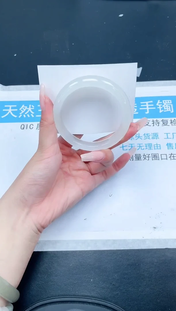 【闪购商品】石英质玉手镯未镶嵌268-57