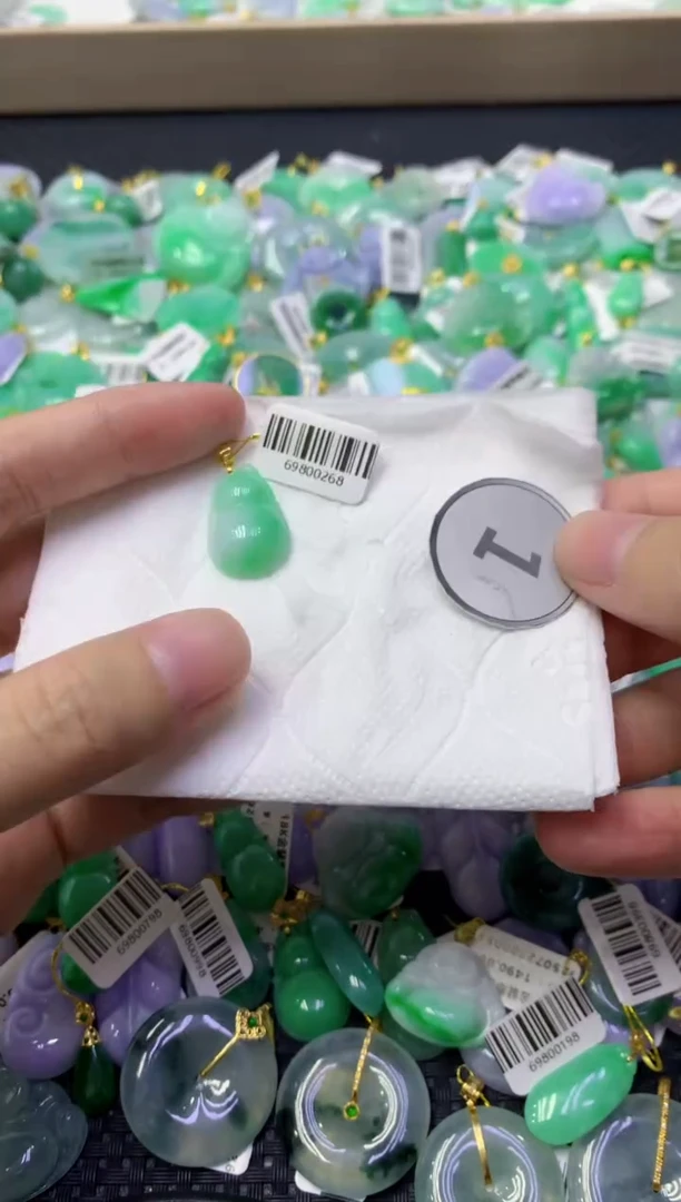 颈饰18K金镶嵌翡翠天然缅甸翡翠A货