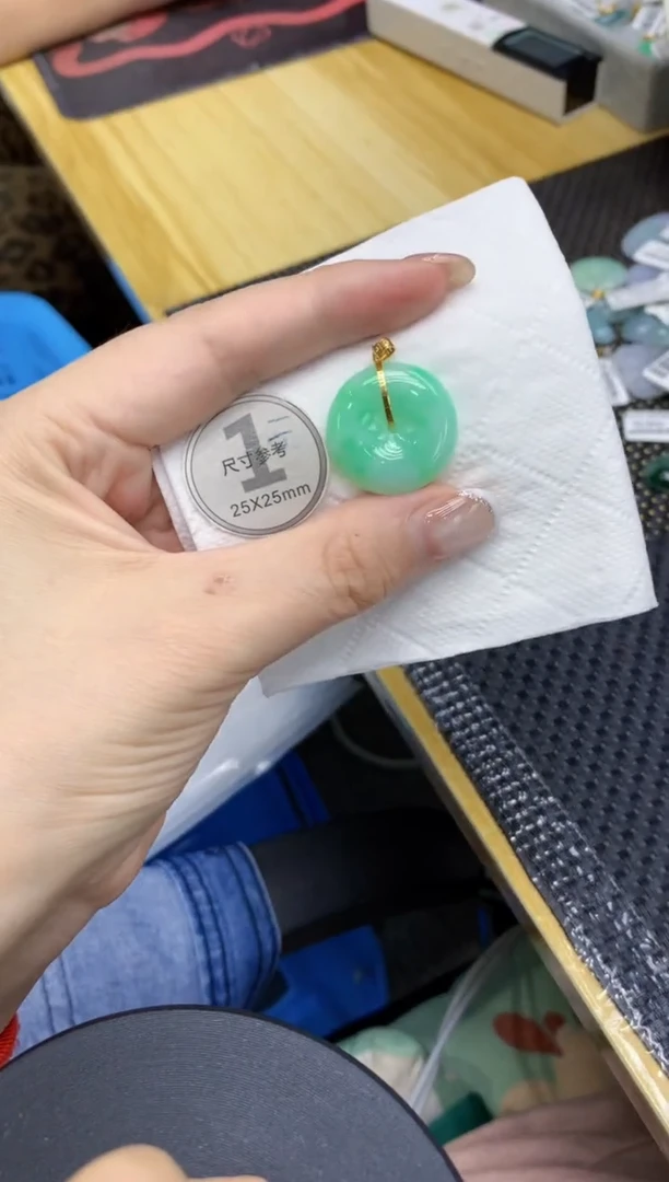 颈饰18K金镶嵌翡翠111111111