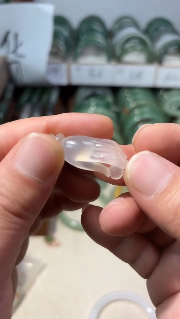 颈饰合金石英质玉1