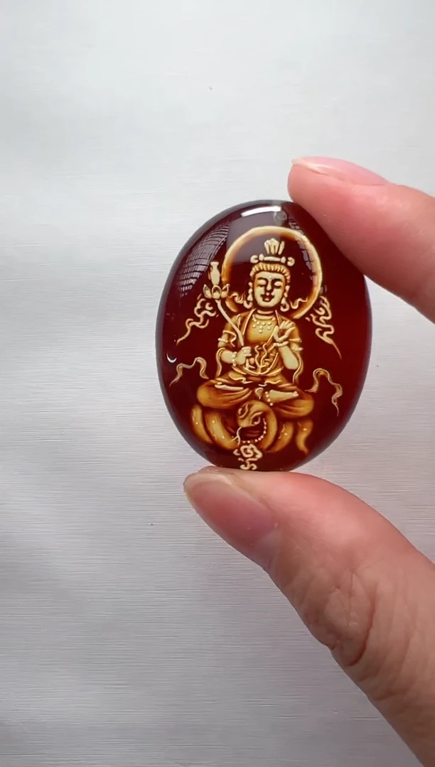 未镶嵌颈饰琥珀守护