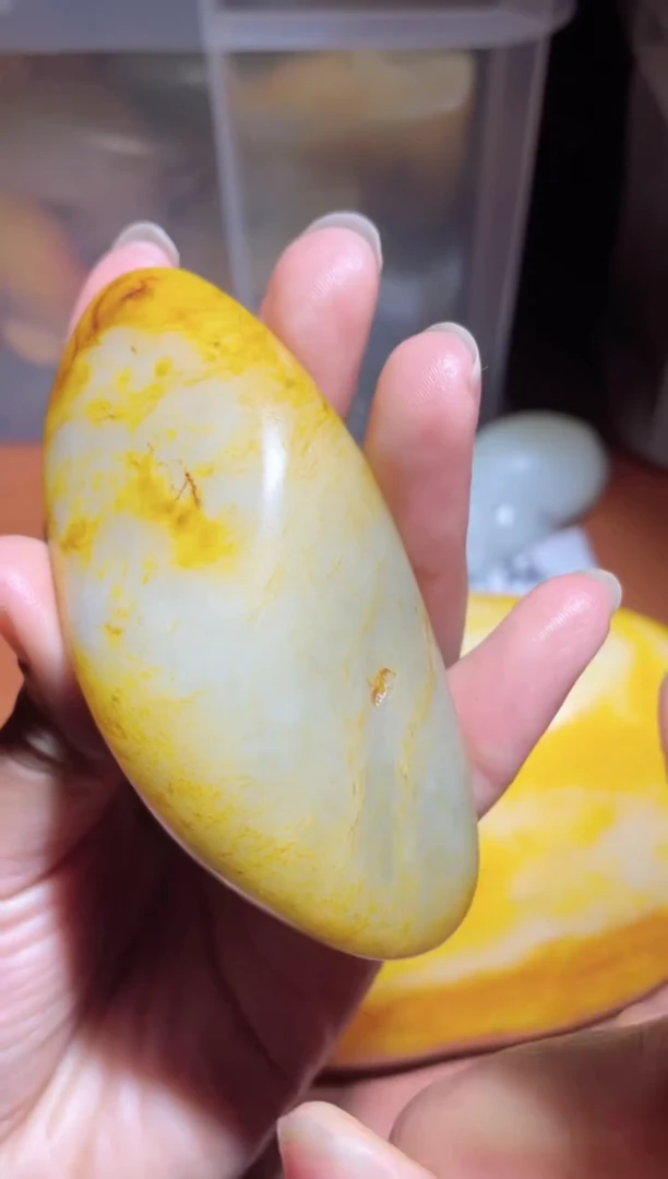 未镶嵌和田玉（糖玉）挂件原石