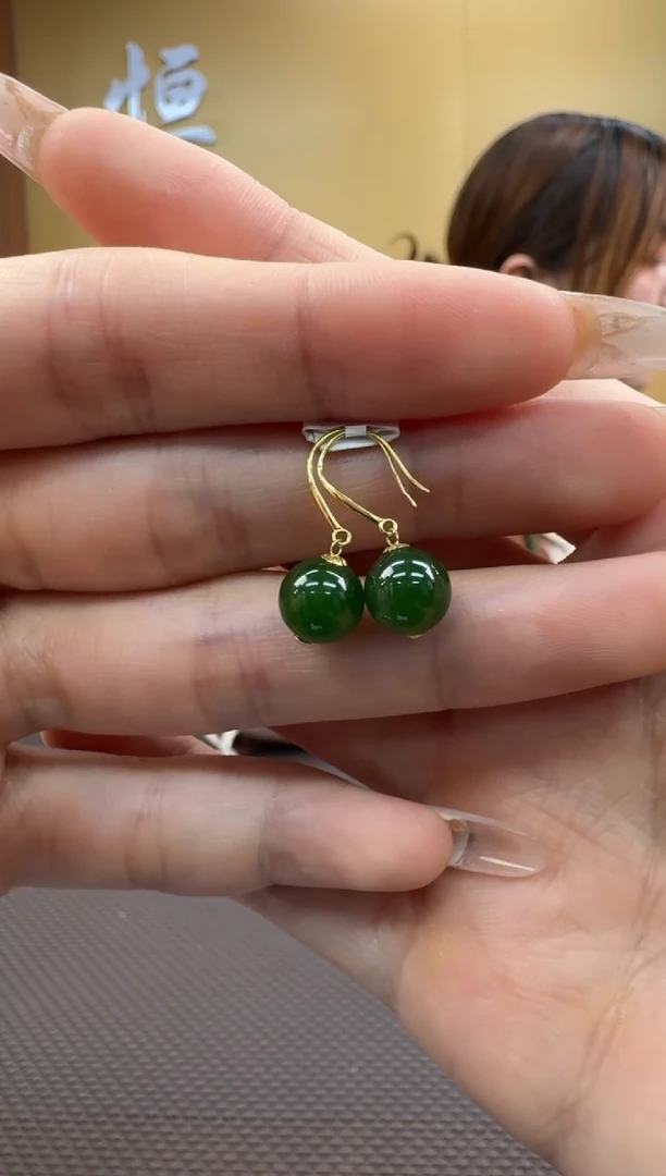 【闪购商品】和田玉耳饰18K金镶嵌一对8mm