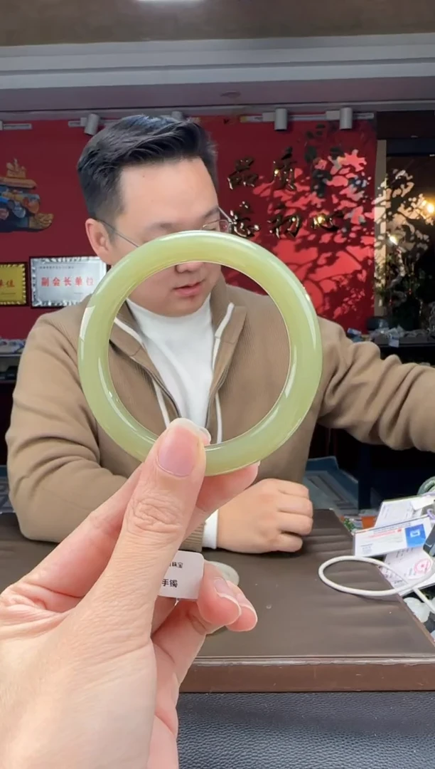 未镶嵌手镯和田玉蜂蜜水手镯56