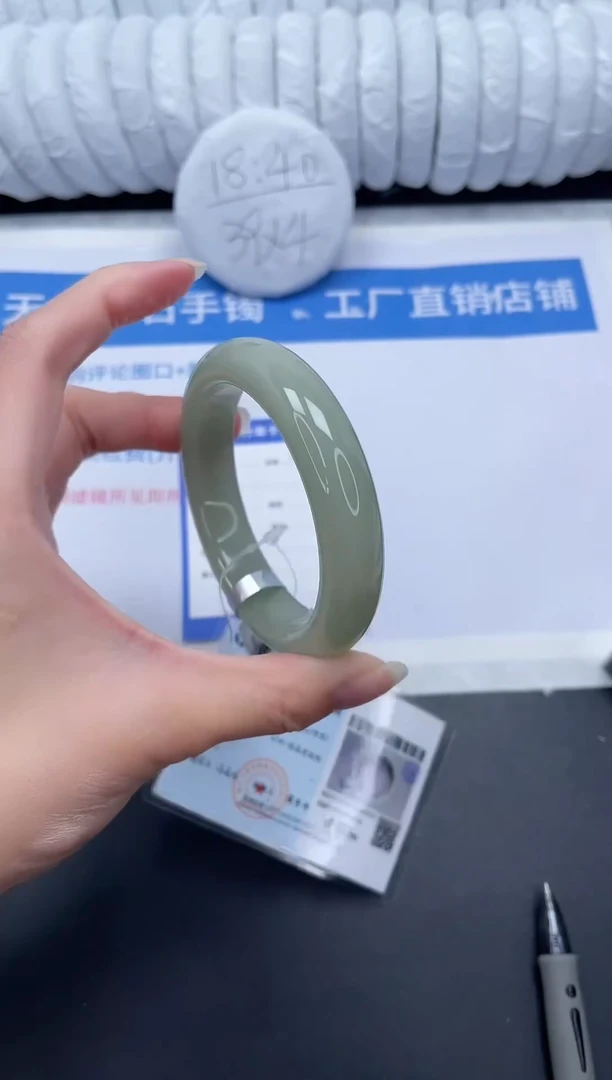 未镶嵌手镯石英质玉46-57D