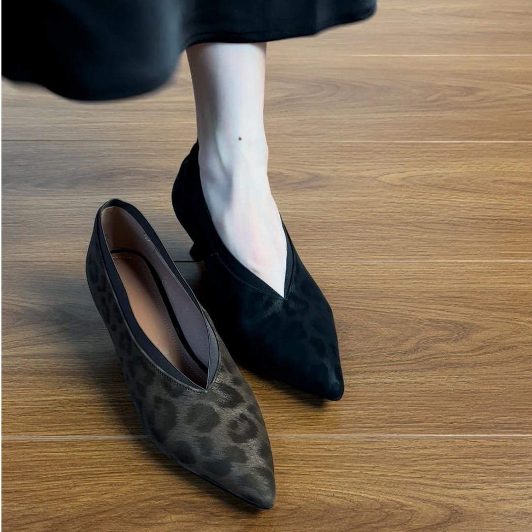 5CM头层豹纹牛皮复古尖头v口粗跟浅口单鞋女2025新款乐福鞋舒适