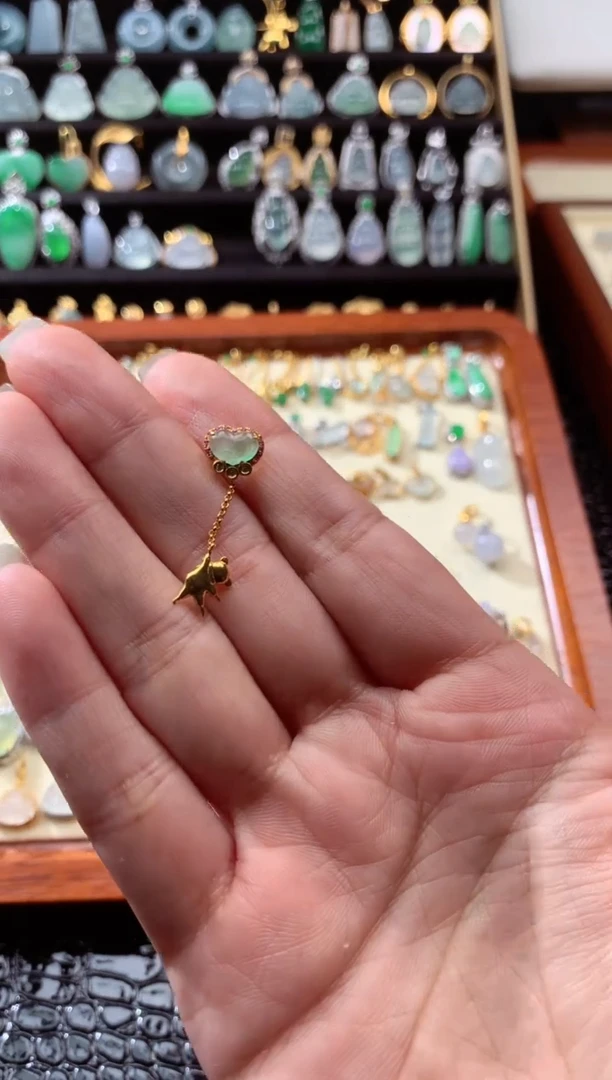 【闪购商品】翡翠颈饰18K金镶嵌滴流