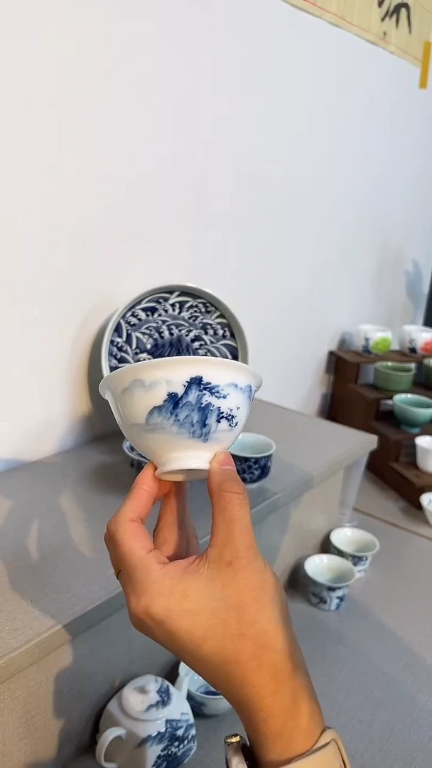 景德镇高温瓷山水小茶碗