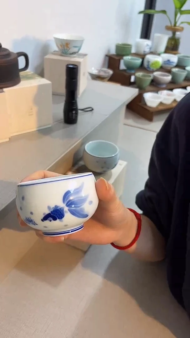 景德镇高温瓷金鱼禅定杯