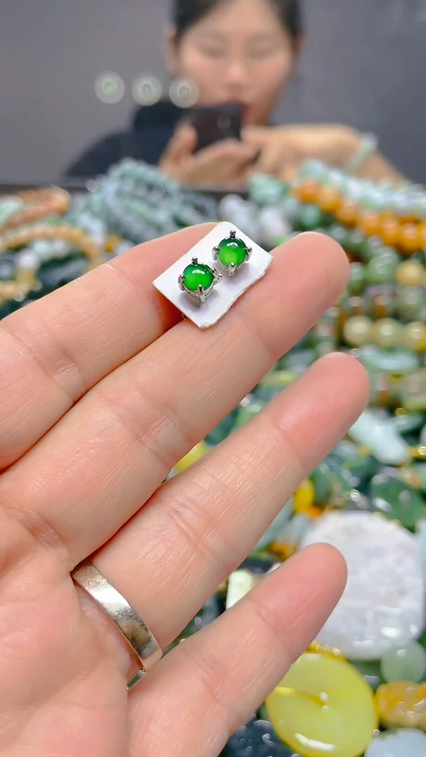 颈饰未镶嵌翡翠/ P /翡翠A货，一件也是批发价