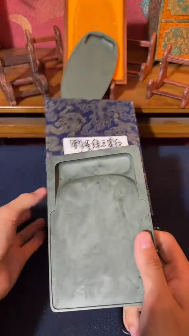 庄**里47号 水泉老坑鹦哥绿云雾纹