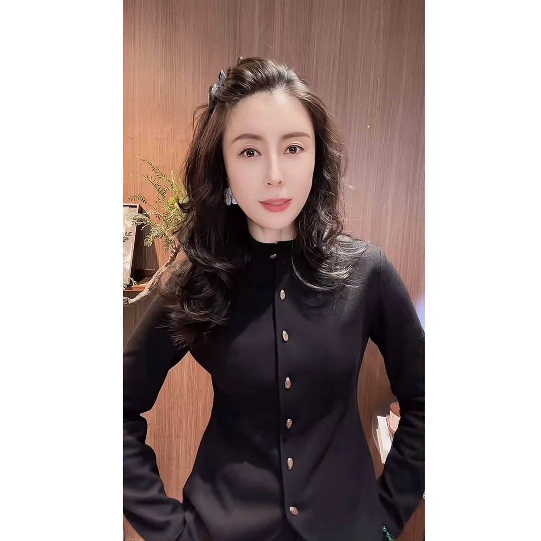 VV&AA 子夜星辰 秋冬新款时尚气质高级感小众设计感上衣 D25180