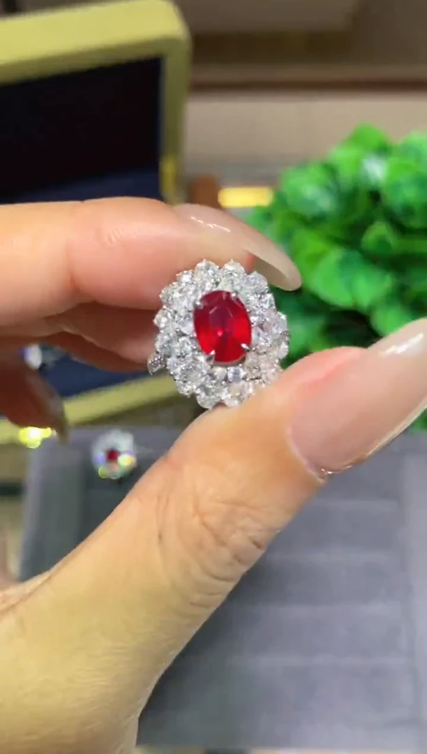 18K金镶嵌戒指红宝石2.03ct