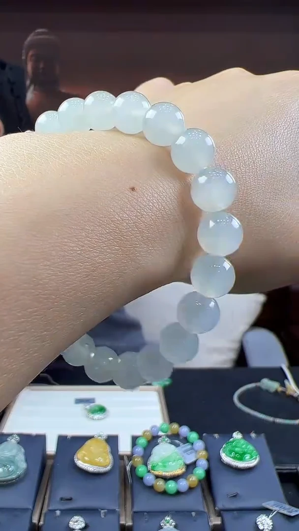 未镶嵌挂件翡翠手串