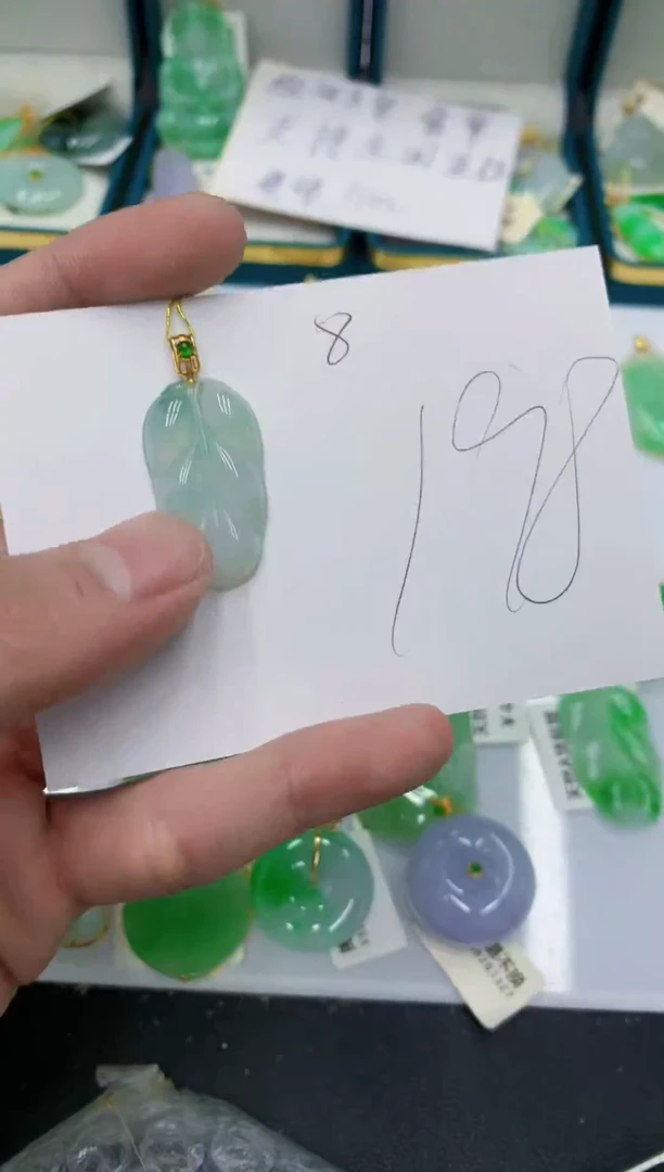 颈饰18K金镶嵌翡翠翡翠