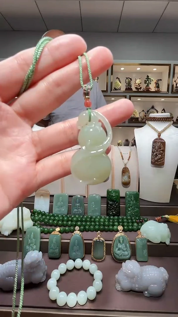 和田玉未镶嵌颈饰苏