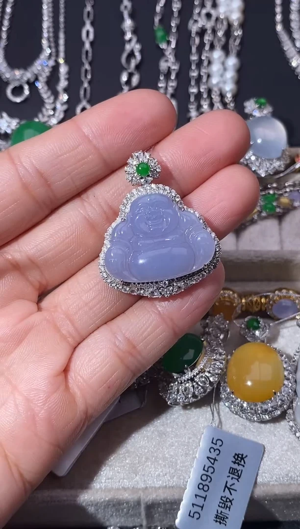 颈饰18K金镶嵌翡翠吊坠