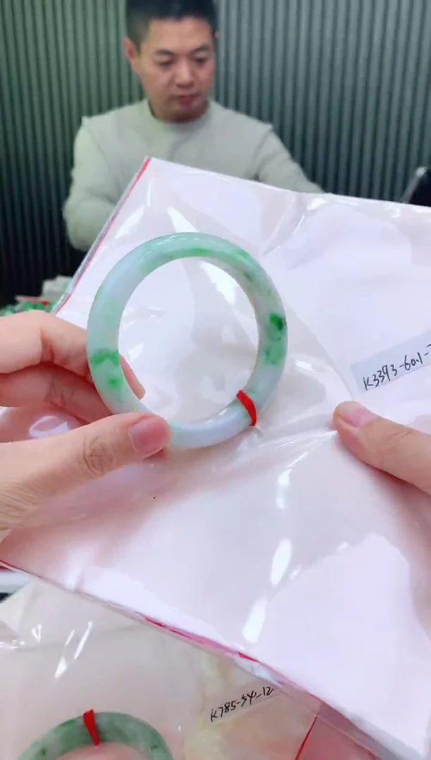 未镶嵌手镯翡翠60