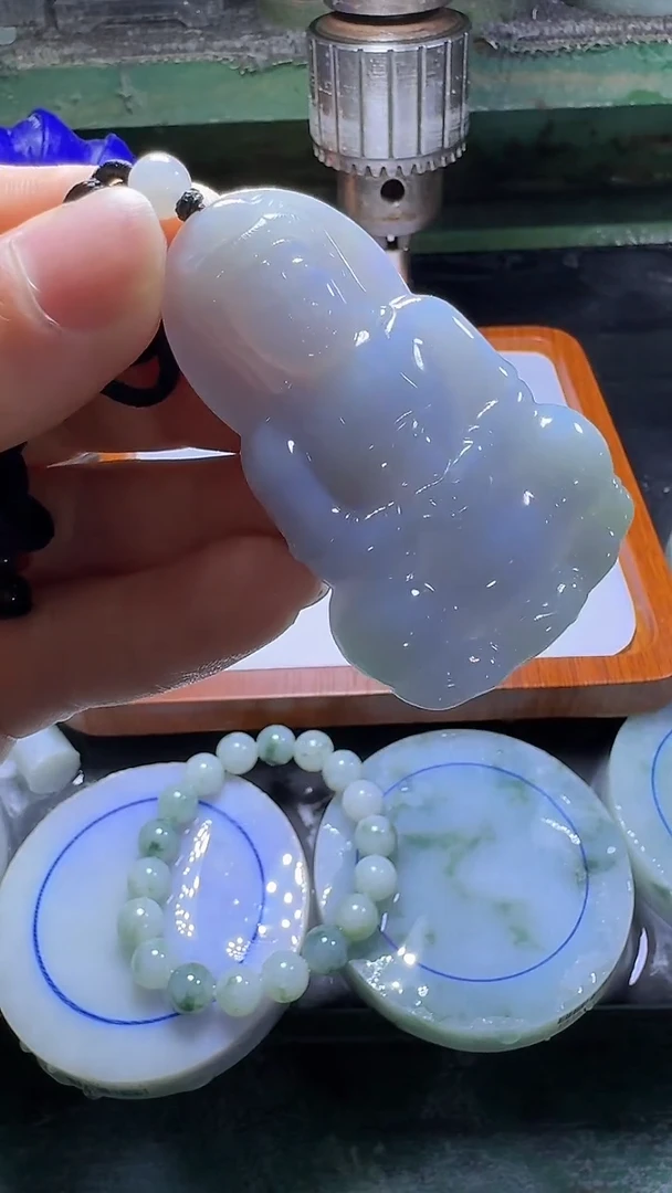 翡翠未镶嵌颈饰鸣****g观音