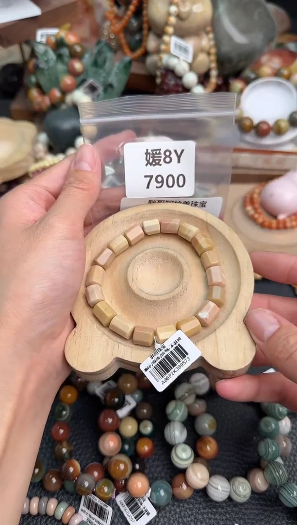 【闪购商品】石英质玉手链未镶嵌8Y7900