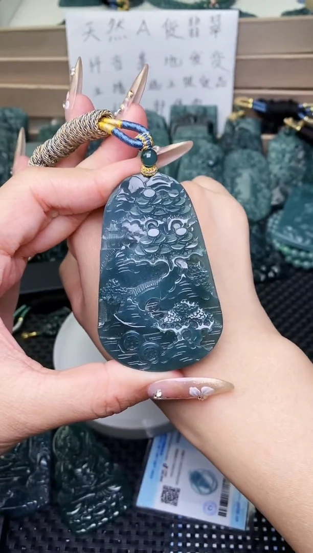 颈饰未镶嵌翡翠