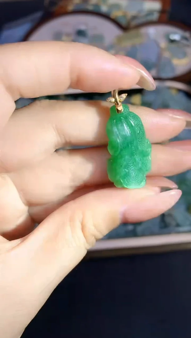颈饰18K金镶嵌翡翠25112003