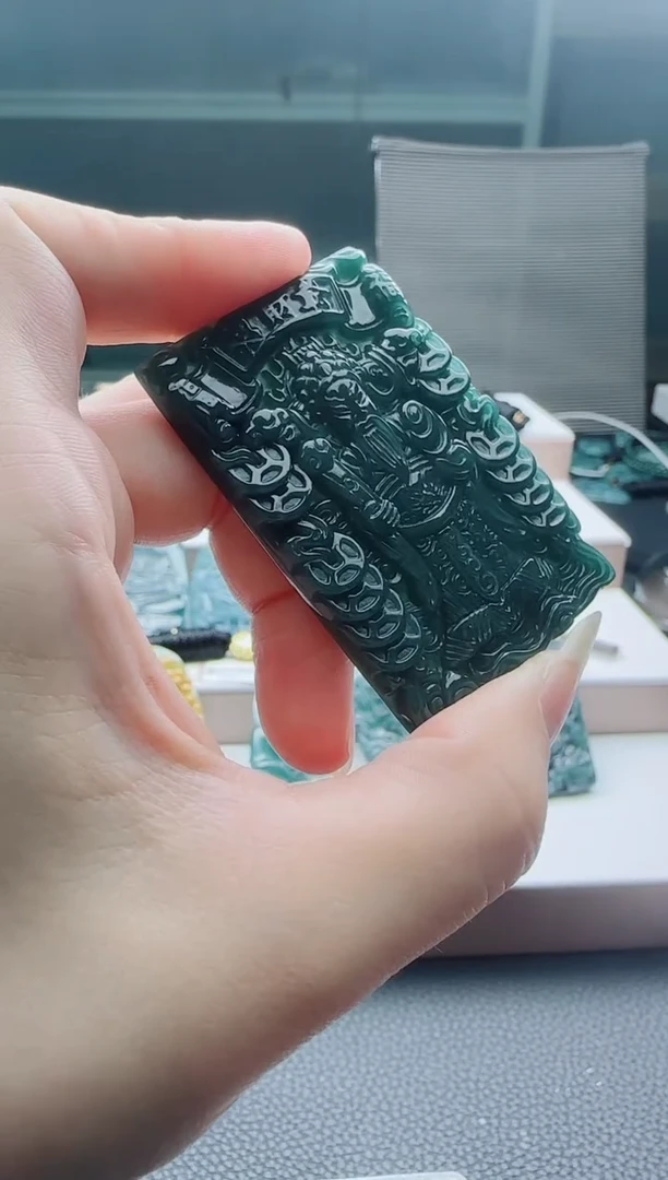 颈饰未镶嵌翡翠