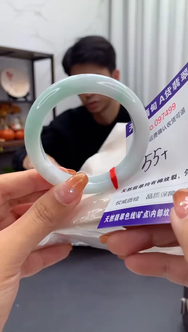 未镶嵌手镯翡翠有纹，完美者勿拍