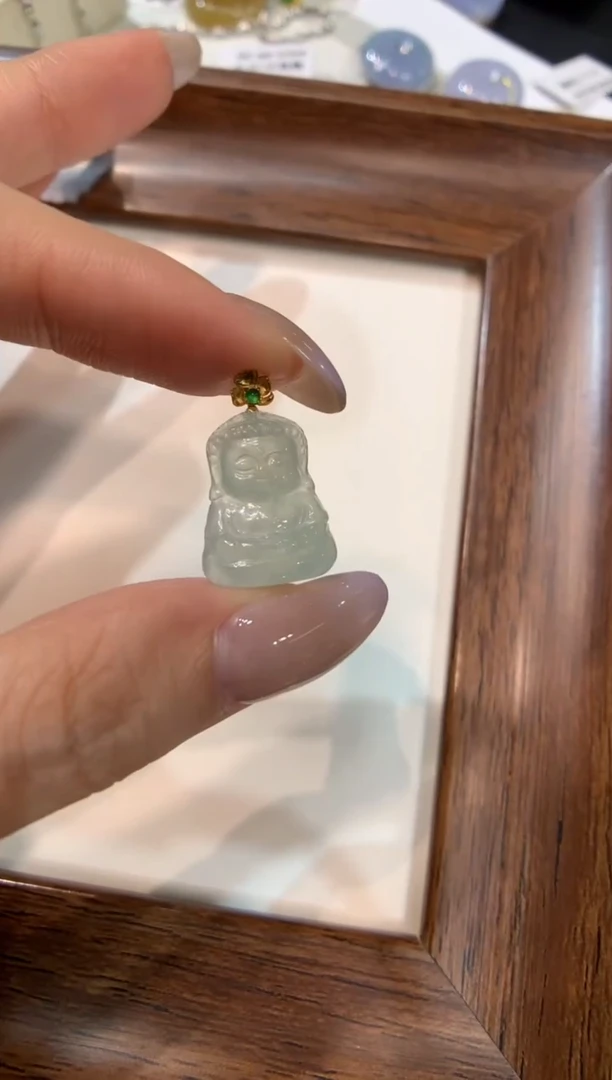 颈饰18K金镶嵌翡翠宝宝佛
