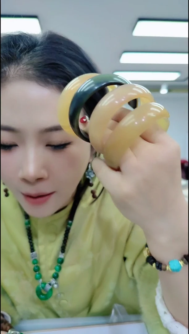 【闪购商品】树脂制品1059黄色手镯