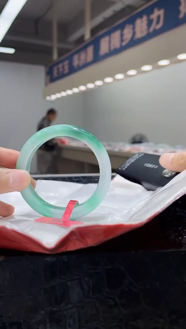 未镶嵌手镯翡翠  2