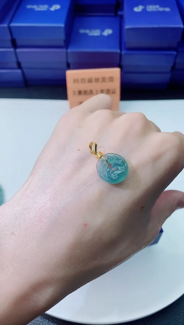 翡翠未镶嵌颈饰