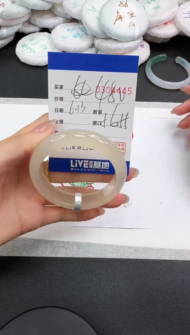 玛瑙/玉髓手镯未镶嵌4445