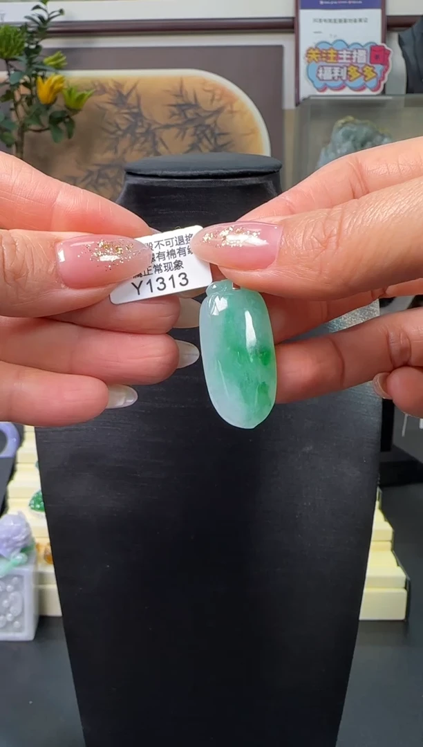 颈饰18K金镶嵌翡翠Y1313   福果