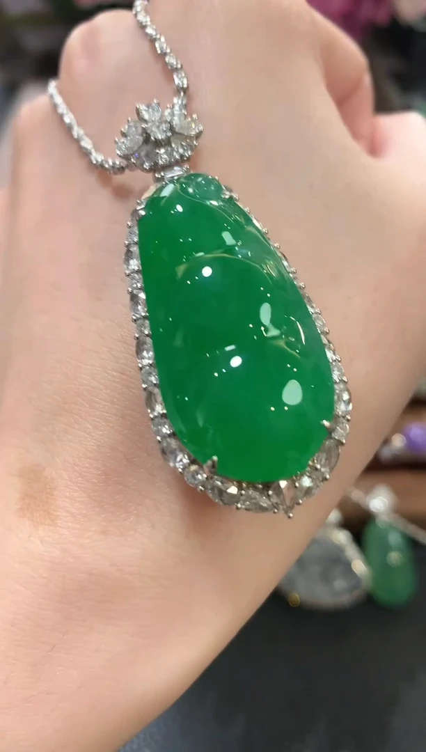 吊坠(不含链)18K金镶嵌翡翠F****yc11