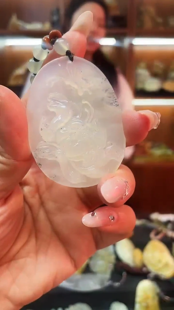 未镶嵌蛇纹石玉吊坠